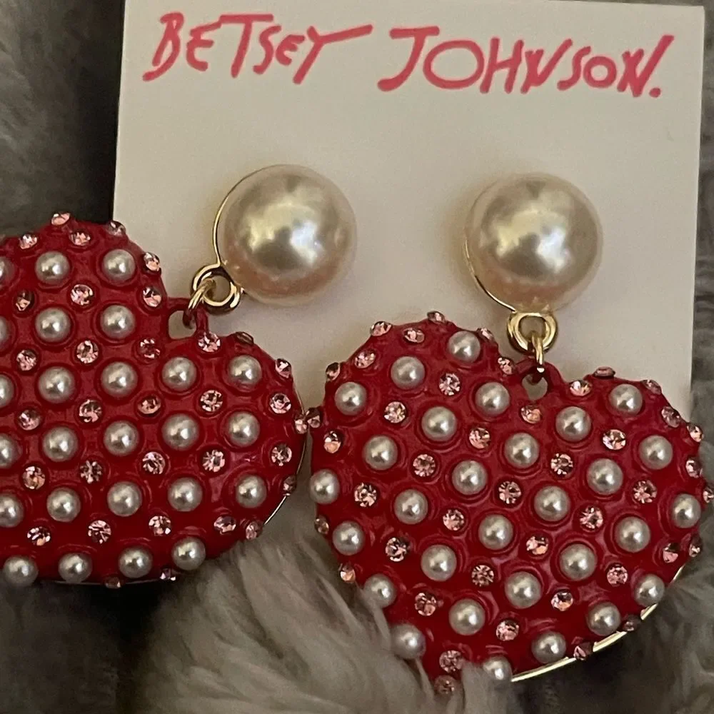 Four piece, Betsey Johnson, XOXO heart Valentine’s kitsch statement jewelry set